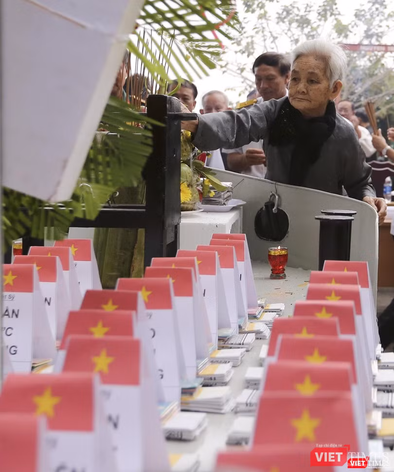 Mẹ ngậm ngùi thương nhớ con