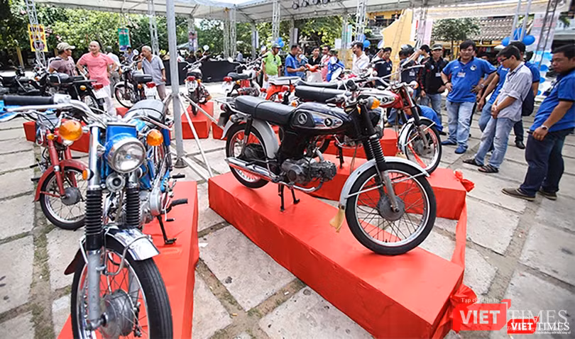 Trưng bày xe cổ tại Hội An