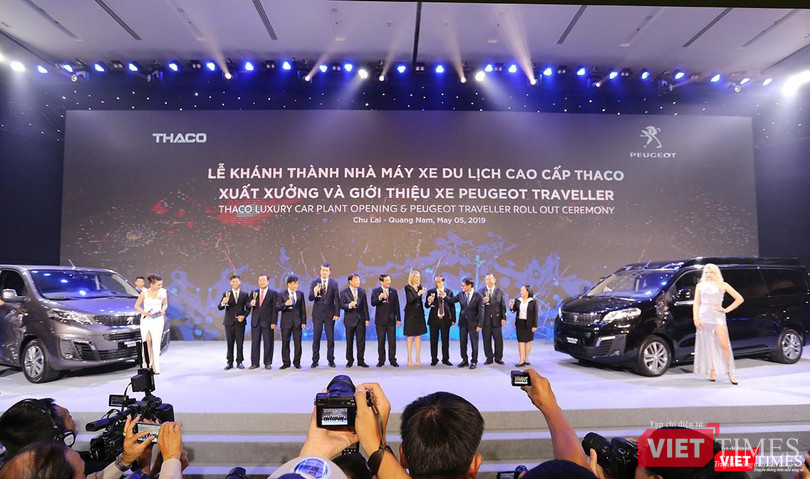 Thaco chính thức ra mắt dòng xe đa dụng cao cấp tiêu chuẩn châu Âu Peugeot Traveller với 2 phiên bản: Traveller Luxury (7 chỗ) và Traveller Premium (4 + 2 chỗ) Thaco chính thức ra mắt dòng xe đa dụng cao cấp tiêu chuẩn châu Âu Peugeot Traveller với 2 phiên bản: Traveller Luxury (7 chỗ) và Traveller Premium (4 + 2 chỗ)