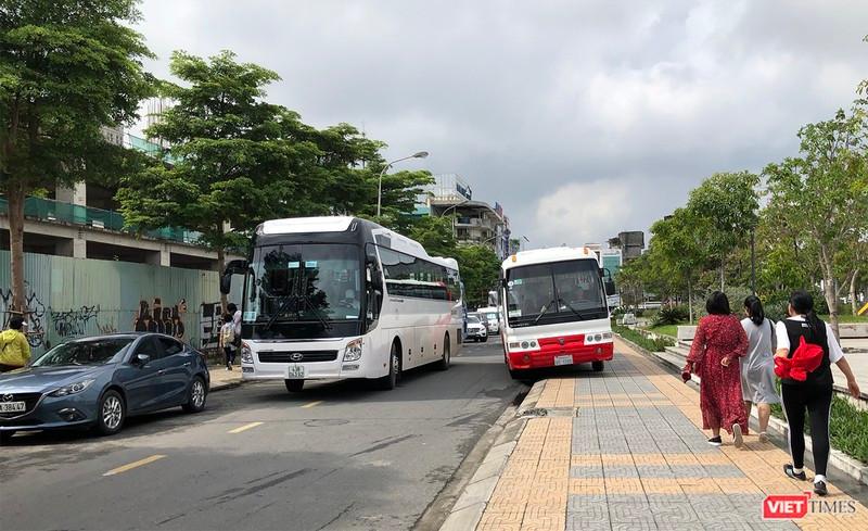 Phương tiện giao thông lưu thông trên tuyến đường trung tâm TP Đà Nẵng Phương tiện giao thông lưu thông trên tuyến đường trung tâm TP Đà Nẵng
