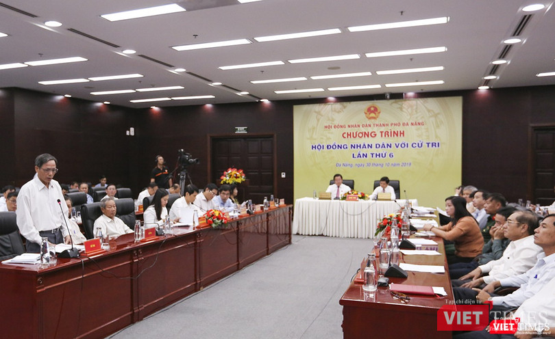 Cử tri phát biểu ý kiến tại buổi đối thoại giữa HĐND TP Đà Nẵng với cử tri TP lần thứ 6