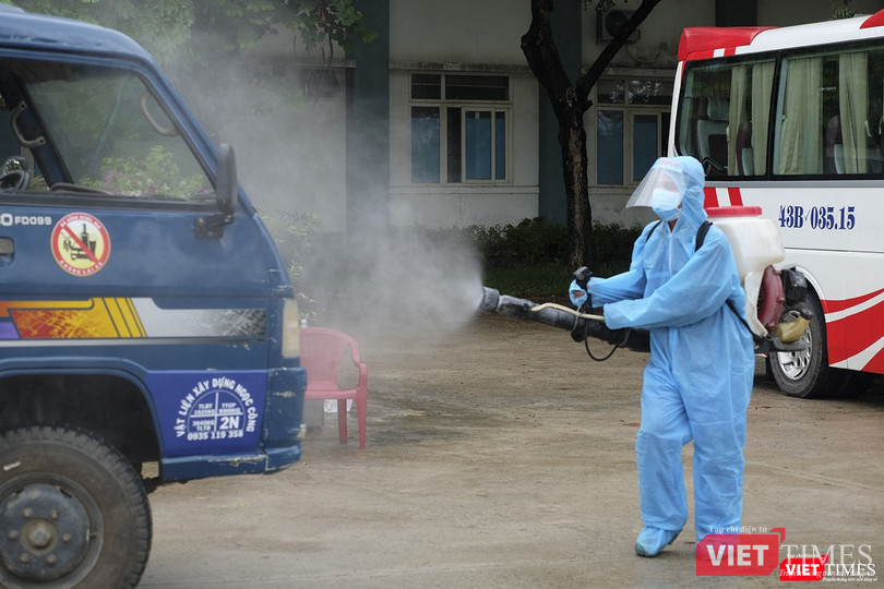 Phun thuốc khử trùng