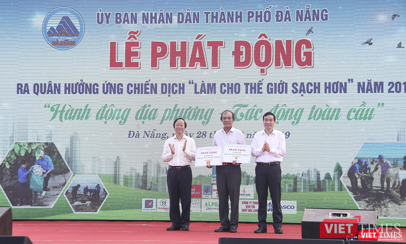 Đại diện Bộ TN&MT cùng lãnh đạo UBND TP Đà Nẵng tại Lễ phát động chiến dịch