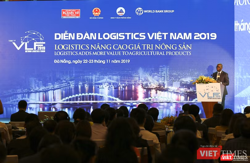 Ông Ousmane Dione - Giams đốc Quốc gia, Ngân hàng Thế giới tại Việt Nam phát biểu tại Diễn đàn