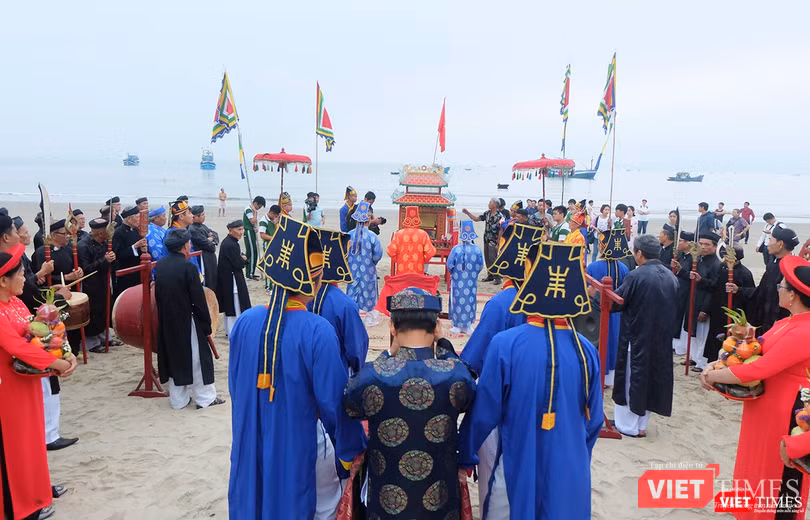 Cẩn cáo với đất trời