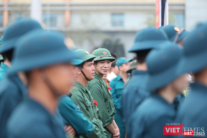 Trong vắt nụ cười tân binh