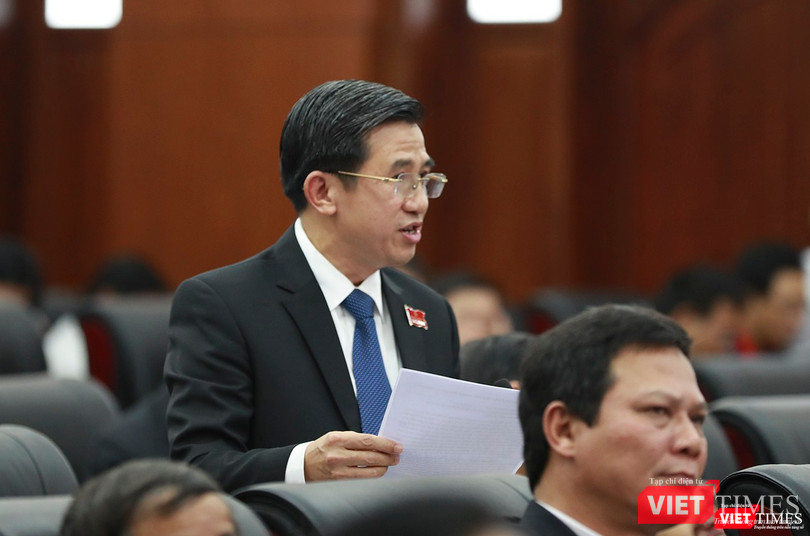 Đại biểu Nguyễn Đức Trị cho rằng, Đà Nẵng cần có mô hình cơ quan xúc tiến đầu tư chuyên nghiệp, mô hình hiện tại đang vận hành chưa thật sự hiệu quả, kết quả thu hút đầu tư trong “Năm đẩy mạnh thu hút đầu tư 2018” quá nhỏ so với tiềm năng của TP Đại biểu Nguyễn Đức Trị cho rằng, Đà Nẵng cần có mô hình cơ quan xúc tiến đầu tư chuyên nghiệp, mô hình hiện tại đang vận hành chưa thật sự hiệu quả, kết quả thu hút đầu tư trong “Năm đẩy mạnh thu hút đầu tư 2018” quá nhỏ so với tiềm năng của TP