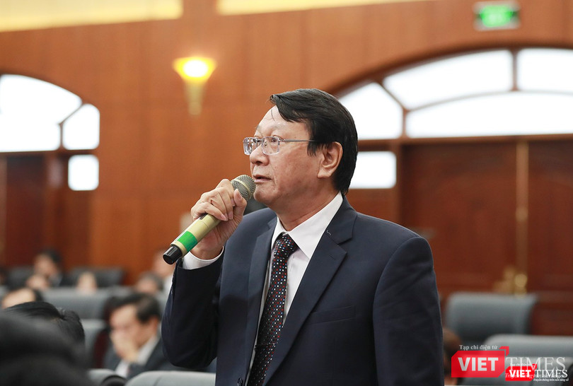 Theo ông Nguyễn Đình Ân-Cục trưởng Cục thuế Đà Nẵng, trên địa bàn Đà Nẵng có 98% doanh nghiệp là nhỏ và siêu nhỏ, do vậy nguồn thu ngân sách chính phải dựa vào khoảng 200 doanh nghiệp lớn Theo ông Nguyễn Đình Ân-Cục trưởng Cục thuế Đà Nẵng, trên địa bàn Đà Nẵng có 98% doanh nghiệp là nhỏ và siêu nhỏ, do vậy nguồn thu ngân sách chính phải dựa vào khoảng 200 doanh nghiệp lớn