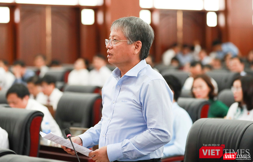 Tại phiên bế mạc kỳ họp thứ 9, đại biểu HĐND TP bỏ phiếu thông qua miễn nhiệm chức danh Phó Chủ tịch UBND TP Đà Nẵng đối với ông Nguyễn Ngọc Tuấn do ông Tuấn về hưu theo chế độ