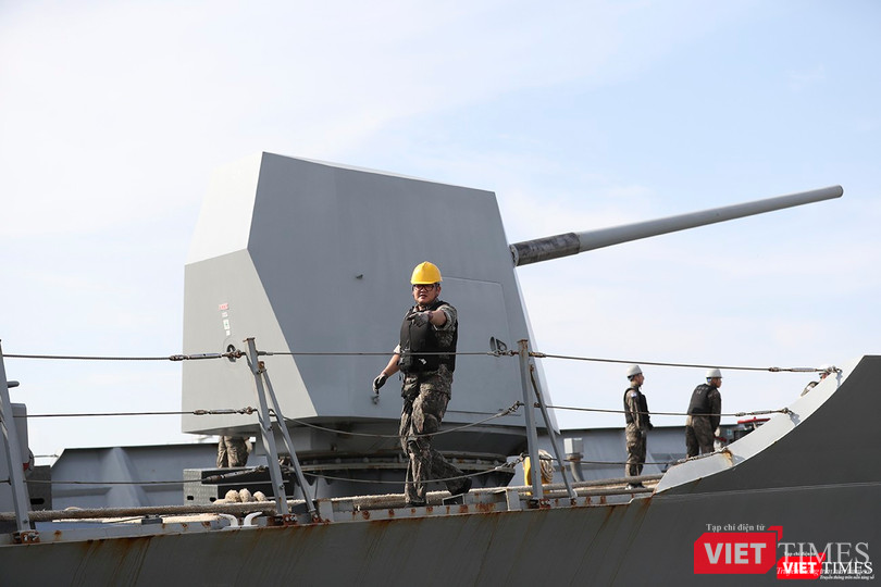 Cận cảnh pháo hạm