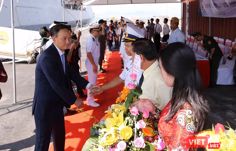 Lễ đón tàu được thực hiện tại cầu cảng