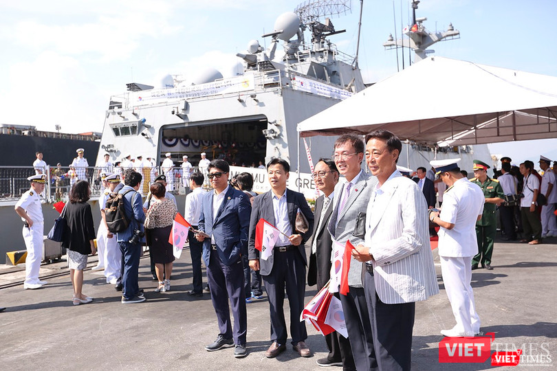 Người Hàn Quốc ở Đà Nẵng vui mừng đón tàu vào thăm Đà Nẵng