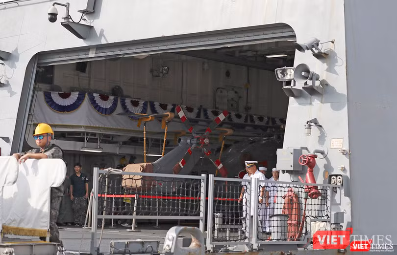 Hanggar trực thăng, giúp chiến hạm mở rộng tầm tác chiến