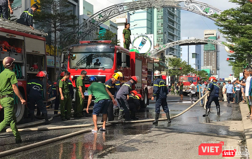 Sau những nỗ lực dập lửa, đám cháy đã được khống chế