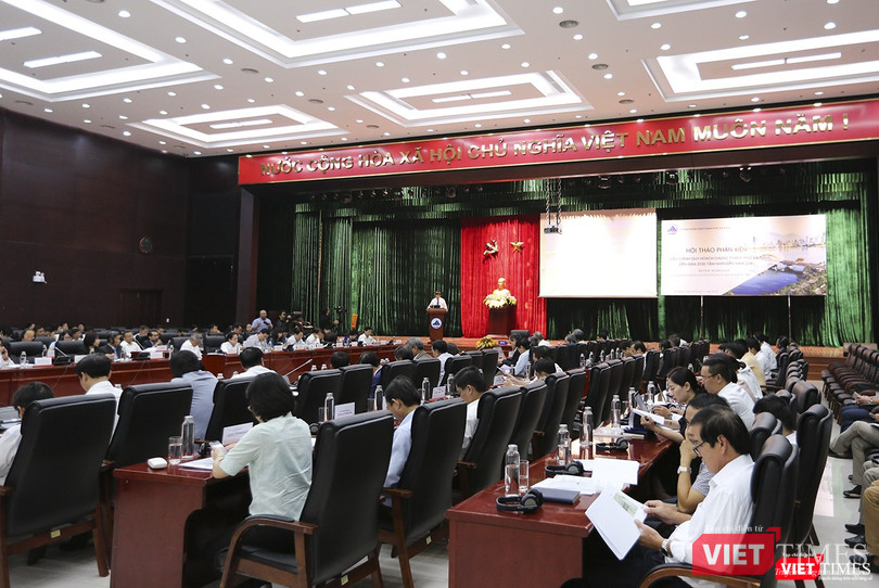 Ông Đặng Việt Dũng, Phó Chủ tịch UBND TP Đà Nẵng, chủ trì hội thảo phát biểu khai mạc