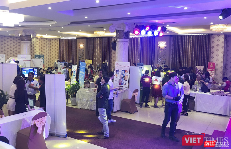 Quang cảnh không gian trưng bày của 80 gian hàng tham gia sự kiện SURF 2019