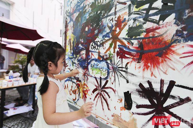 Trẻ em được trải nghiệm vẽ tranh tường