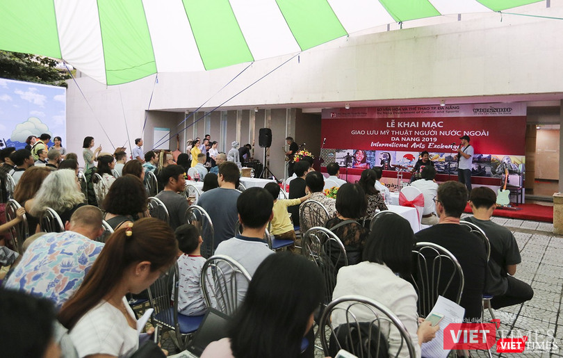 Quang cảnh buổi khai mạc