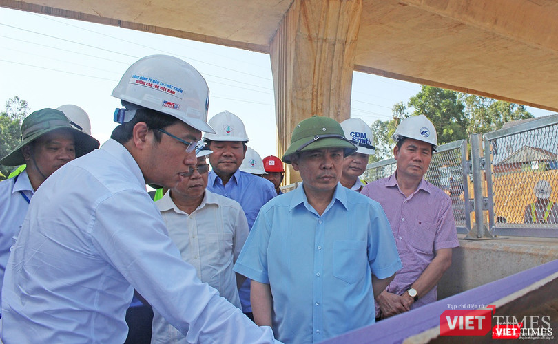 Bộ trưởng Bộ GTVT Nguyễn Văn Thể kiểm tra tiến độ và chất lượng thi công tại tuyến đường cao tốc Đà Nẵng-Quảng Ngãi