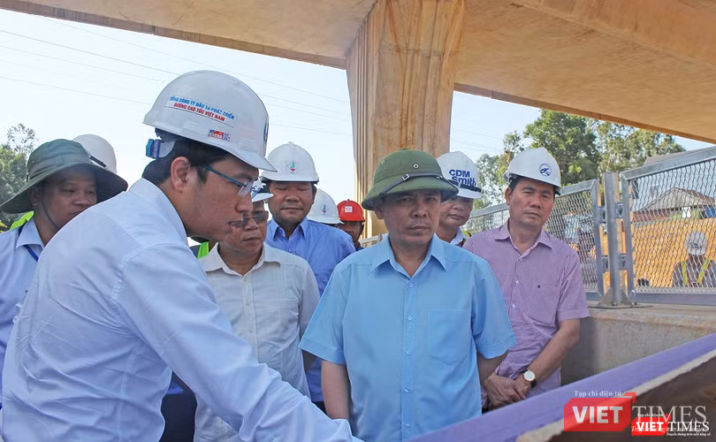 Bộ trưởng Bộ GTVT Nguyễn Văn Thể kiểm tra tiến độ và chất lượng thi công tại tuyến đường cao tốc Đà Nẵng-Quảng Ngãi