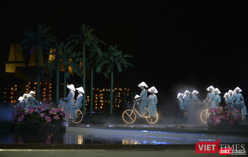Màn thực cảnh do các diễn viên nhà hát Ký ức Hội An thực hiện