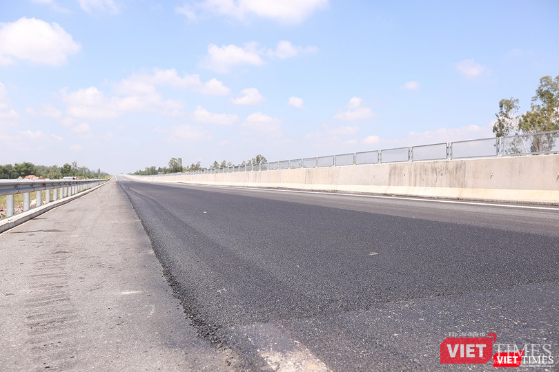 Cận cảnh một miếng vá lớn trên cao tốc Đà Nẵng-Quảng Ngãi Cận cảnh một miếng vá lớn trên cao tốc Đà Nẵng-Quảng Ngãi
