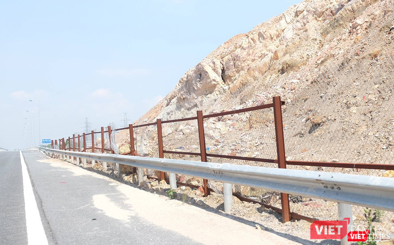 Một đoạn rào chắn tạm Một đoạn rào chắn tạm