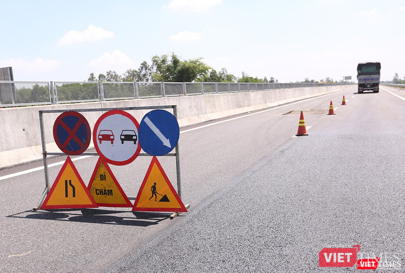 Một vị trí đang được rào chờ sửa chữa Một vị trí đang được rào chờ sửa chữa