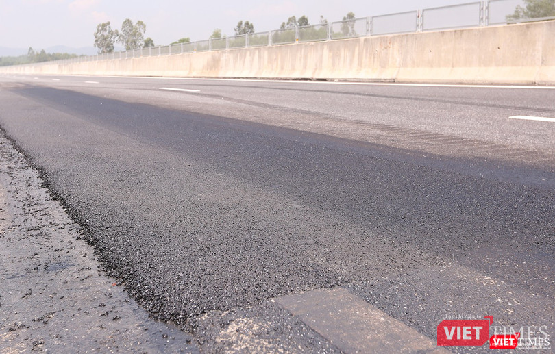 Một đoạn vá mặt đường đã hoàn thiện Một đoạn vá mặt đường đã hoàn thiện