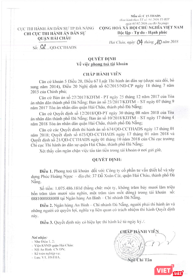 Quyết định số 02/QĐ-CCTHADS ngày 04/10/2018 của Chi cục thi hành án quận Hải Châu yêu cầu ABBank phong tỏa tài khoản của Công ty Phúc Hoàng.