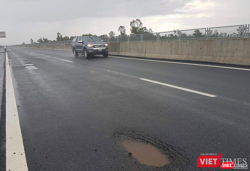 Theo Thứ trưởng Bộ GTVT Lê Đình Thọ, việc VEC tiến hành khắc phục, vá các vết hư hỏng mặt đường chưa đảm bảo yêu cầu