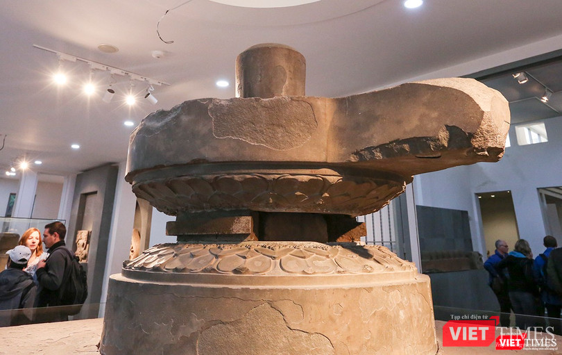 Đài thờ tiêu biểu cho phong cách kiến trúc tổ hợp yoni-linga trong văn hóa cổ Ấn Độ