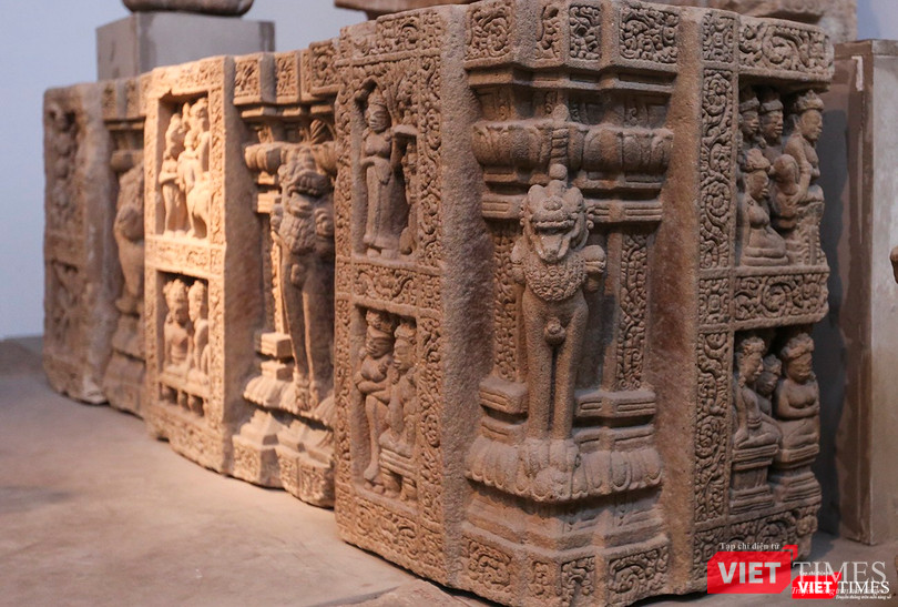 Chi tiết hoa văn bệ thờ