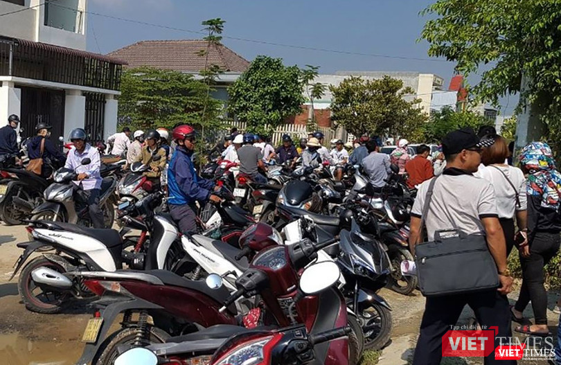 Những doanh nghiệp hoạt động trong lĩnh vực môi giới mang tính lâu dài, không hề muốn thị trường biến động kiểu "lên cơn" như cơn sốt đất ở Hòa Liên mà cần một thị trường bền vững, dài hạn và minh bạch. Những doanh nghiệp hoạt động trong lĩnh vực môi giới mang tính lâu dài, không hề muốn thị trường biến động kiểu "lên cơn" như cơn sốt đất ở Hòa Liên mà cần một thị trường bền vững, dài hạn và minh bạch.