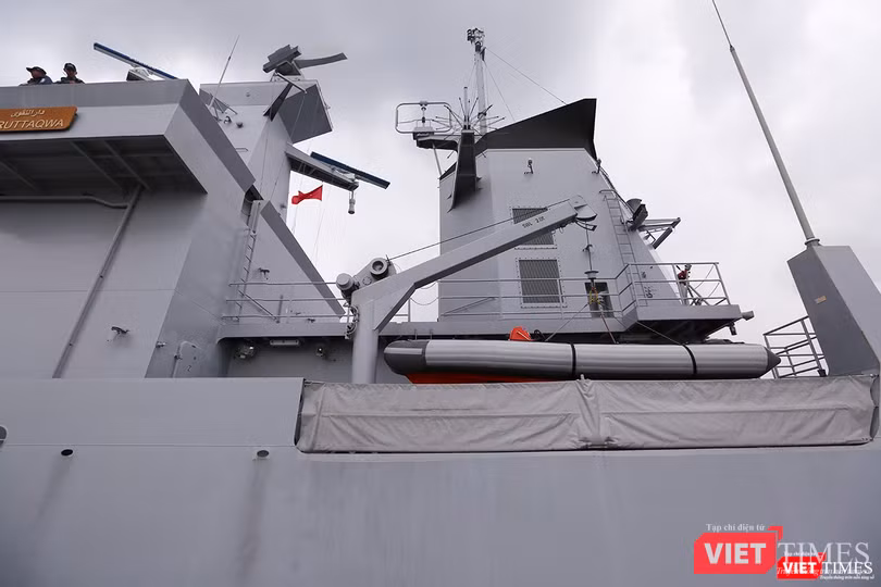 Xuồng cứu hộ trên tàu