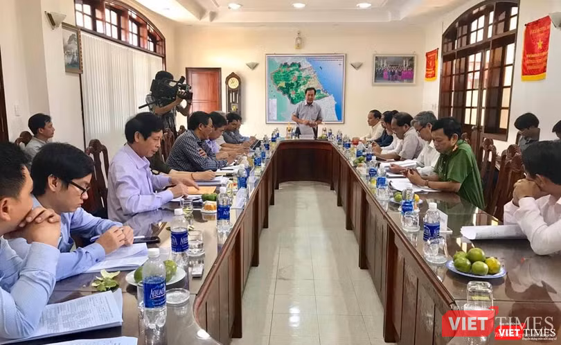 Cuộc họp tiếp xúc doanh nghiệp của Sở KH-ĐT tỉnh Quảng Nam, do ông Huỳnh Khánh-Phó Chủ tịch UBND tỉnh Quảng Nam chủ trì nhằm tìm hướng giải quyết cho vụ việc hơn 1.000 người mua khiếu kiện Bách Đạt An, nhưng đại diện Công ty này không đến tham dự. Cuộc họp tiếp xúc doanh nghiệp của Sở KH-ĐT tỉnh Quảng Nam, do ông Huỳnh Khánh-Phó Chủ tịch UBND tỉnh Quảng Nam chủ trì nhằm tìm hướng giải quyết cho vụ việc hơn 1.000 người mua khiếu kiện Bách Đạt An, nhưng đại diện Công ty này không đến tham dự.