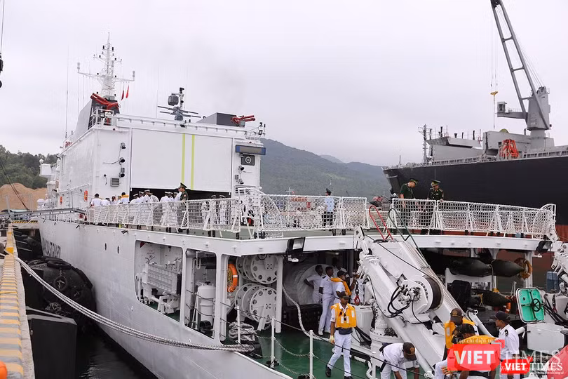 Đuôi tàu là sân bay trực thăng Đuôi tàu là sân bay trực thăng