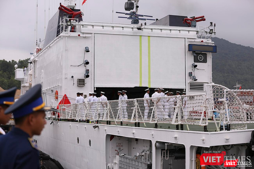 Mộc góc sân bay trực thăng phía đuôi tàu