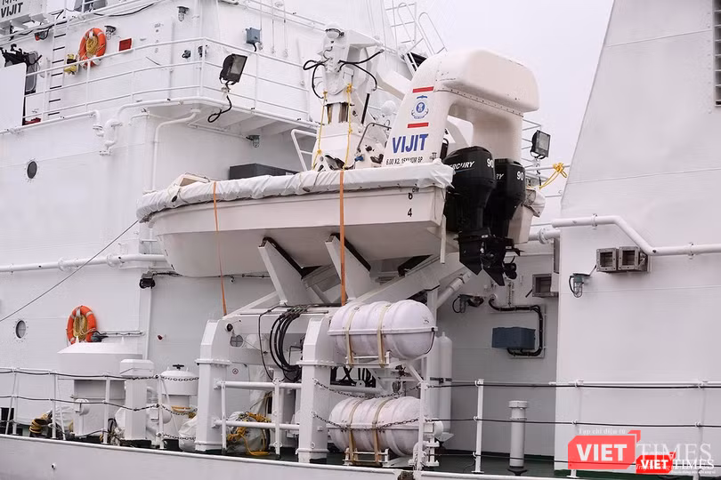 Xuôgs cao tốc 2 bên mạn tàu Xuôgs cao tốc 2 bên mạn tàu