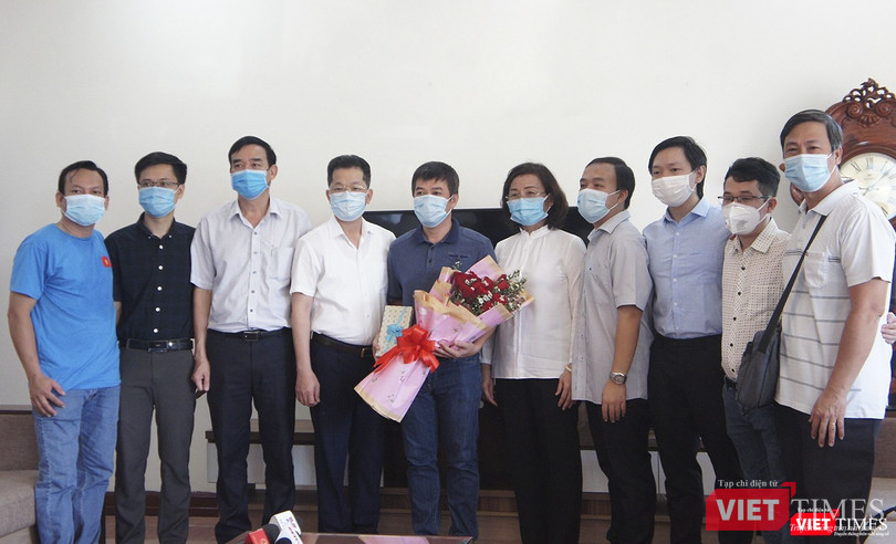 Thường trực Thành ủy Đà Nẵng cùng lãnh đạo UBND TP, Sở Y tế tại buổi tiễn đoàn y bác sĩ Bệnh viện Chợ Rẫy rời Đà Nẵng