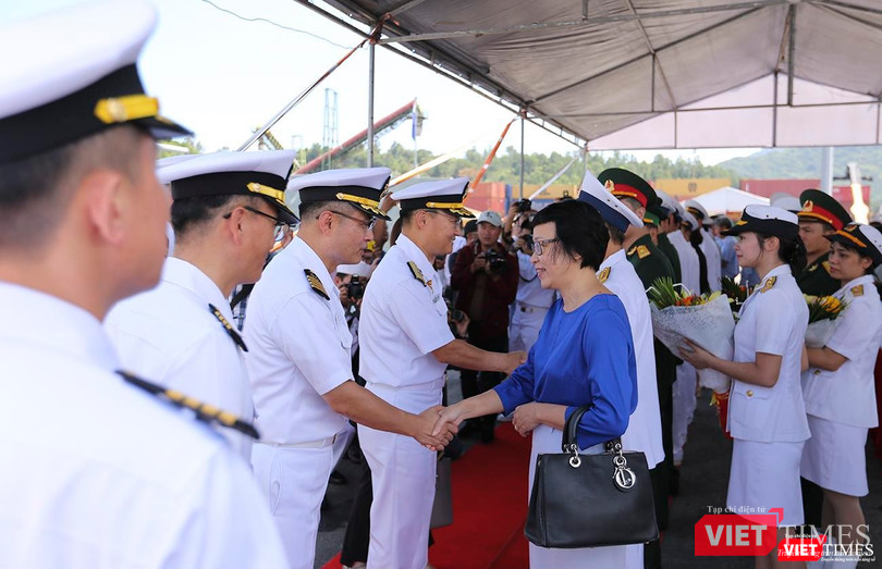 Đại diện phía Việt Nam tại buổi đón tàu