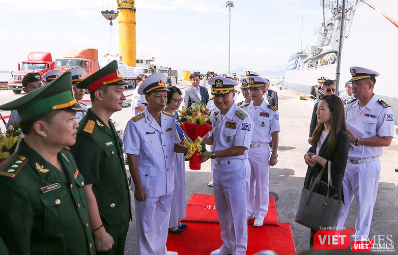 Lễ đón đội tàu được thực hiện ngay tại cầu cảng