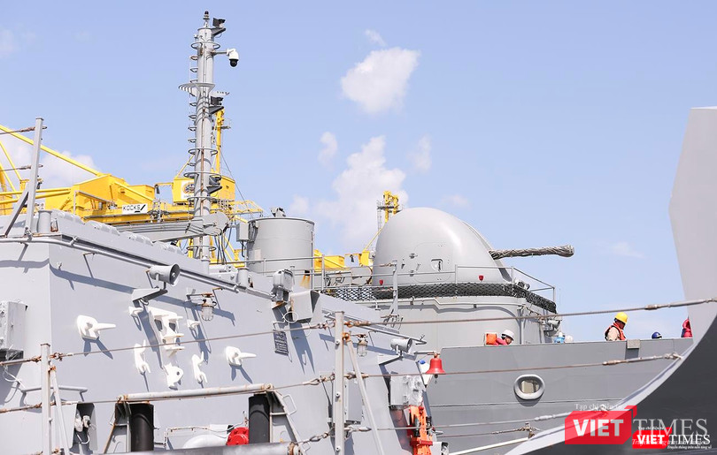 Pháo hạm trên tàu hậu cần