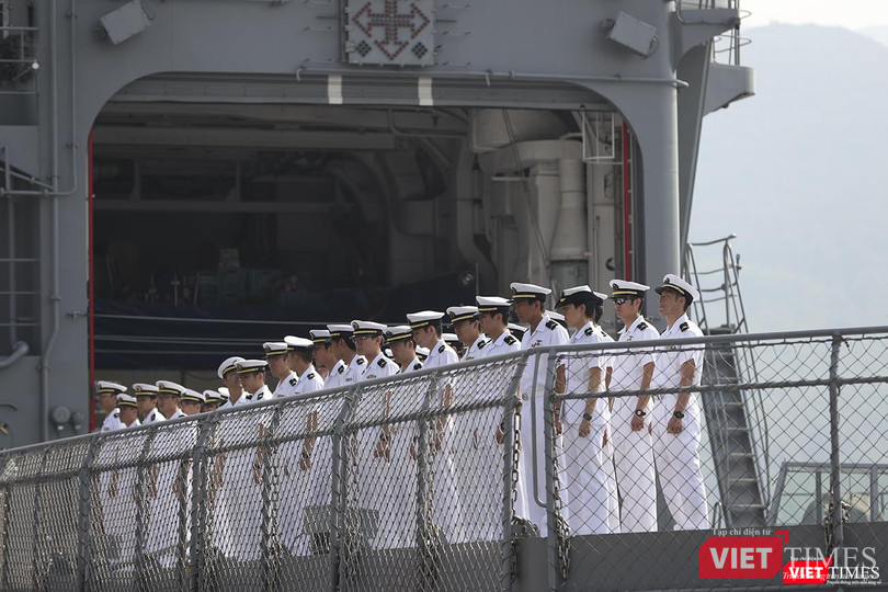 Sỹ quan thủy thủ trên tàu