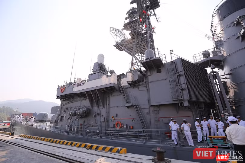 Tàu còn sở hữu hệ thống tác chiến điện tử hiện đại