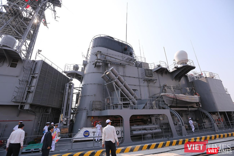 Hệ thống tên lửa đánh chặn được lắp đặt bên mạn chiến hạm