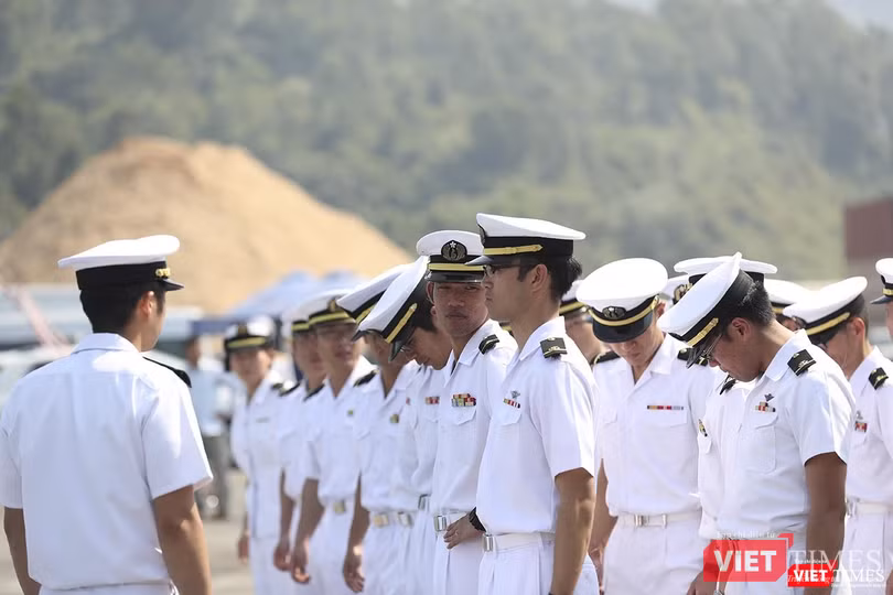 Chuẩn bị cho nghi thức đón đội tàu