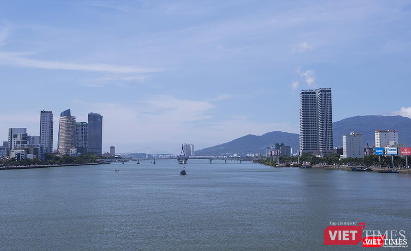 Theo TS Trần Du Lịch, Đà Nẵng đang cần những cơ chế phân cấp, phân quyền, tự chủ phù hợp với quy định của luật pháp để tạo cơ hội phát triển. Theo TS Trần Du Lịch, Đà Nẵng đang cần những cơ chế phân cấp, phân quyền, tự chủ phù hợp với quy định của luật pháp để tạo cơ hội phát triển.