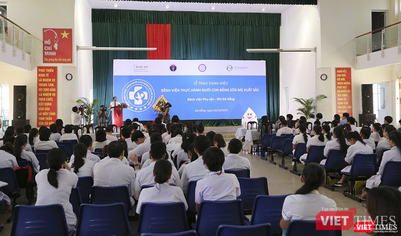 Trong khuôn khổ sự kiện, Giám đốc Bệnh viện Phụ sản – Nhi Đà Nẵng đã công bố quyết định thành lập Đơn vị Đào tạo - Nghiên cứu về Chăm sóc sơ sinh và Sữa mẹ tại Bệnh viện Phụ sản – Nhi Đà Nẵng, đơn vị đầu tiên của cả nước Trong khuôn khổ sự kiện, Giám đốc Bệnh viện Phụ sản – Nhi Đà Nẵng đã công bố quyết định thành lập Đơn vị Đào tạo - Nghiên cứu về Chăm sóc sơ sinh và Sữa mẹ tại Bệnh viện Phụ sản – Nhi Đà Nẵng, đơn vị đầu tiên của cả nước