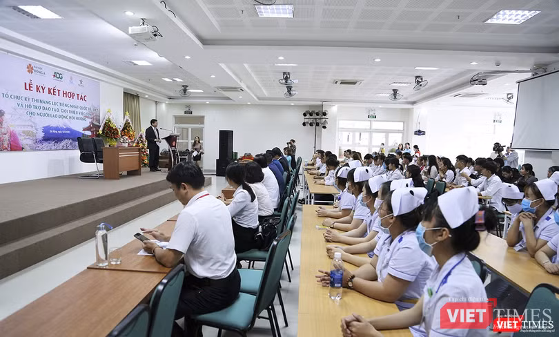 Quang cảnh buổi ký kết